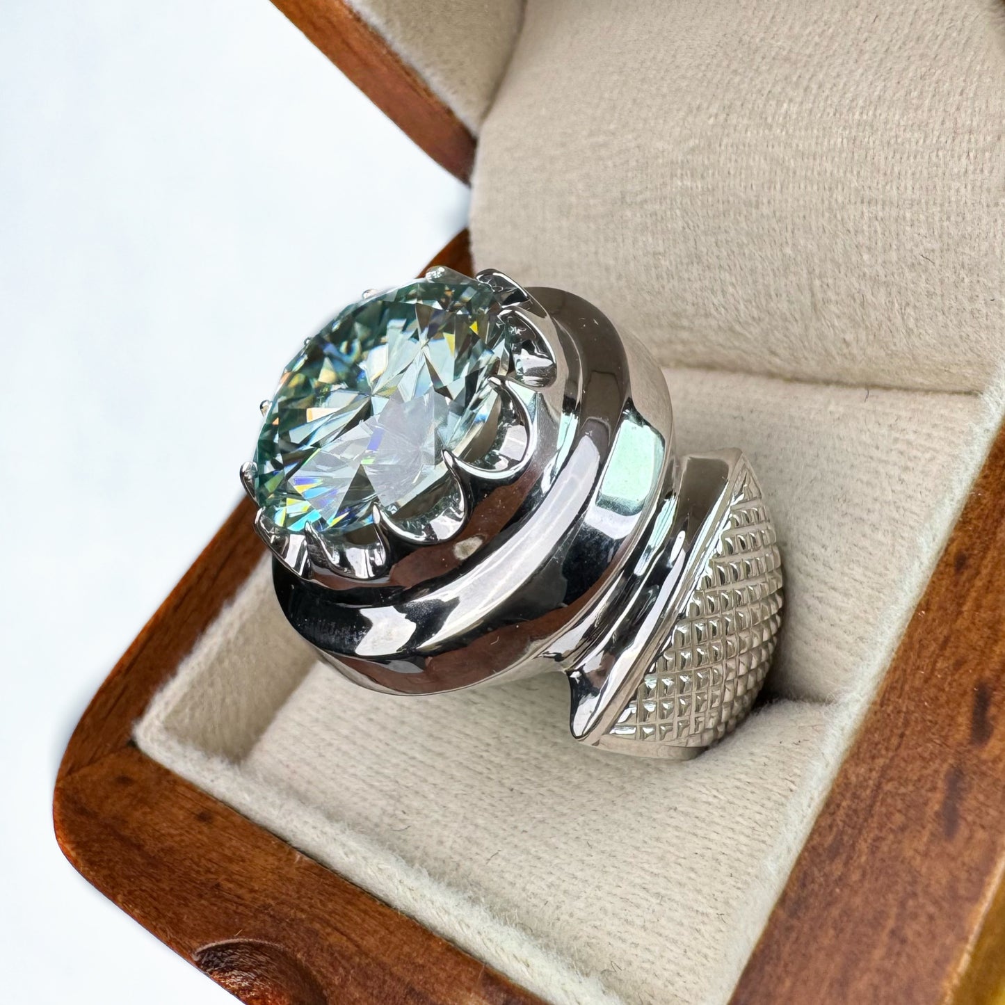 Luxury Silver Ring with Brilliant Aquamarine Gemstone – Bold & Elegant Design