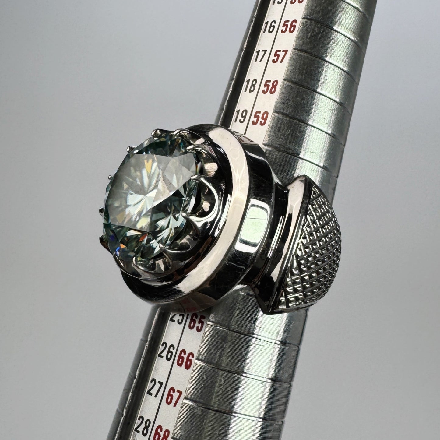 Luxury Silver Ring with Brilliant Aquamarine Gemstone – Bold & Elegant Design