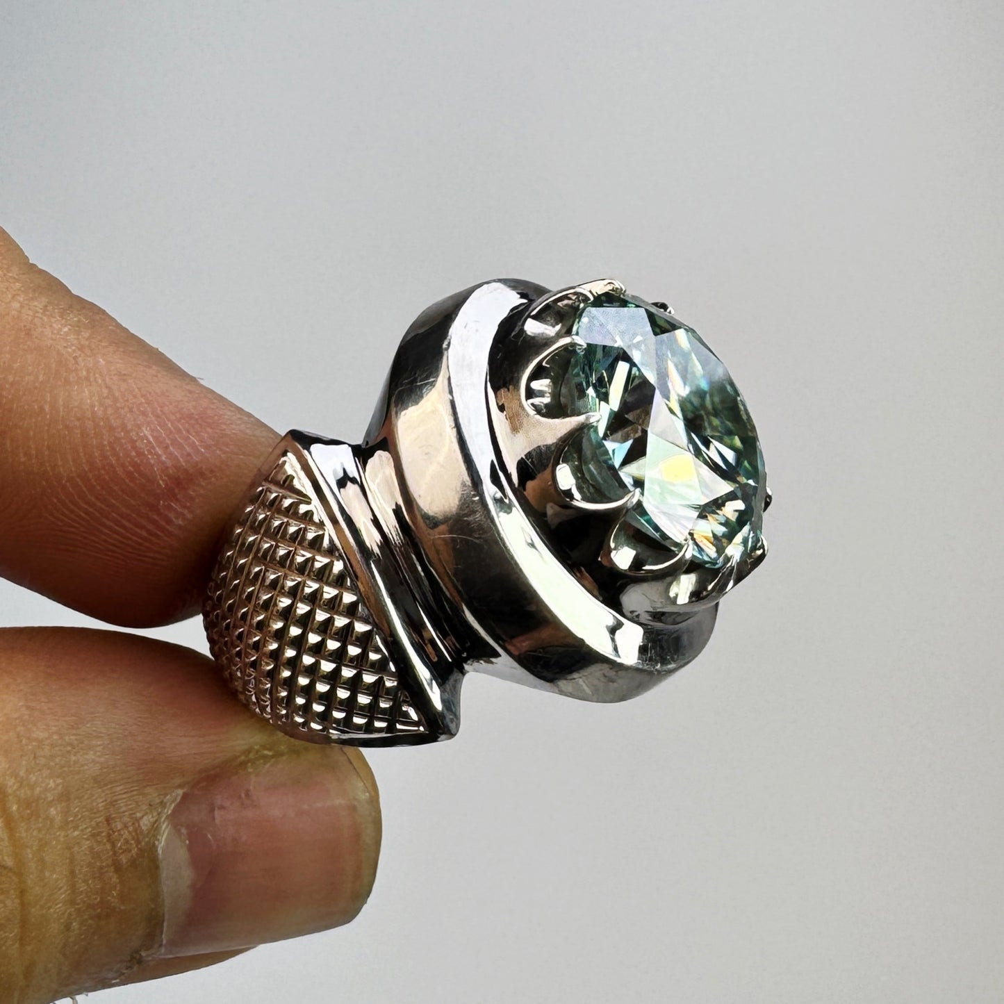 Luxury Silver Ring with Brilliant Aquamarine Gemstone – Bold & Elegant Design