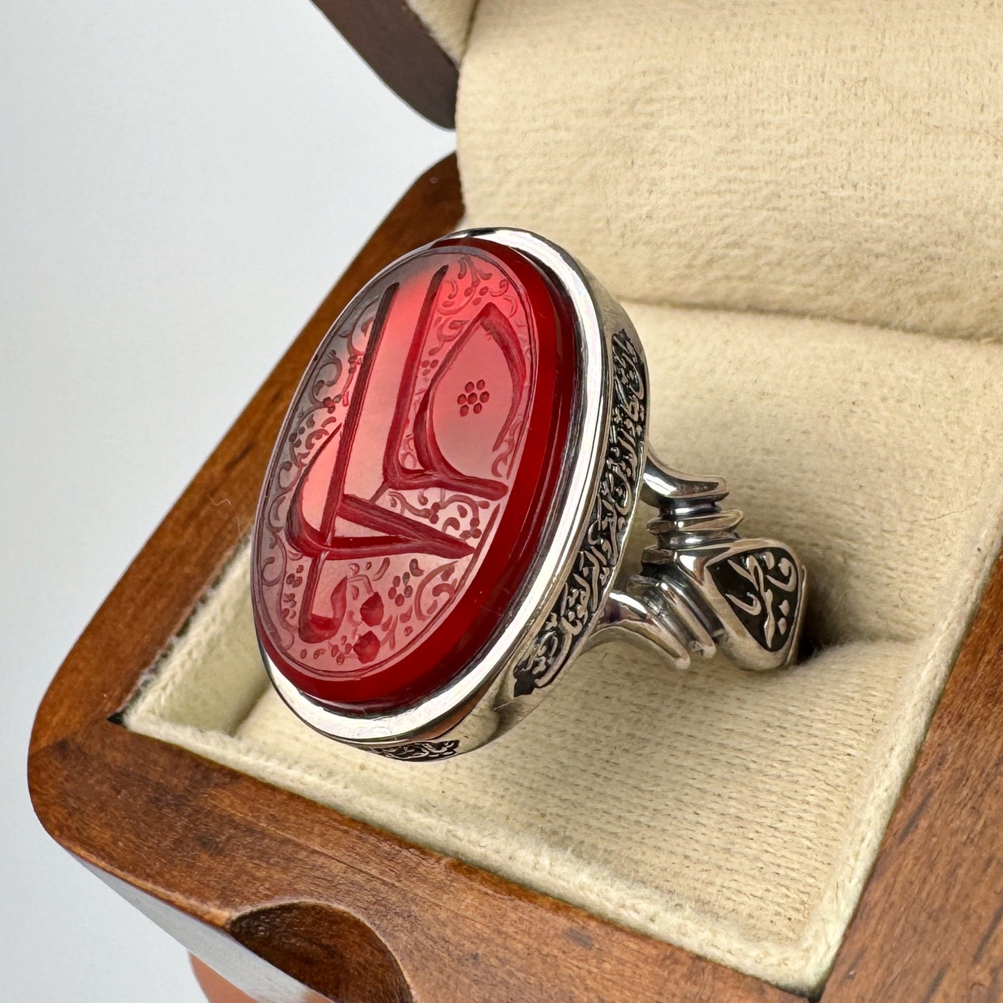 ASHRAAFI Men’s Sterling Silver Ring – Handcrafted Red Agate with Engraved Calligraphy